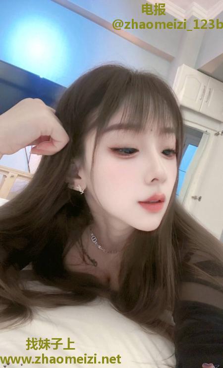 雁塔性感制服小龙女