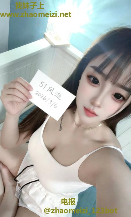 雁塔性感制服小龙女