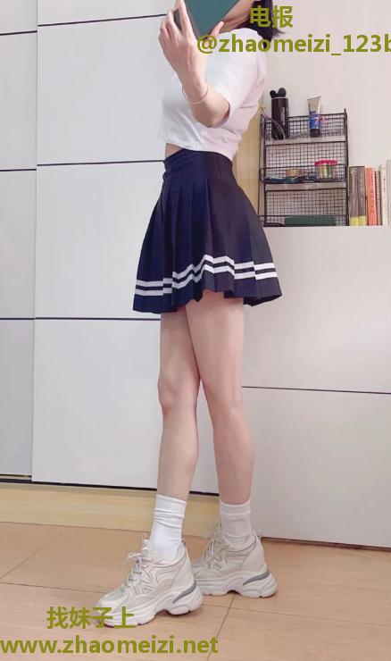 白云颜值女友依依