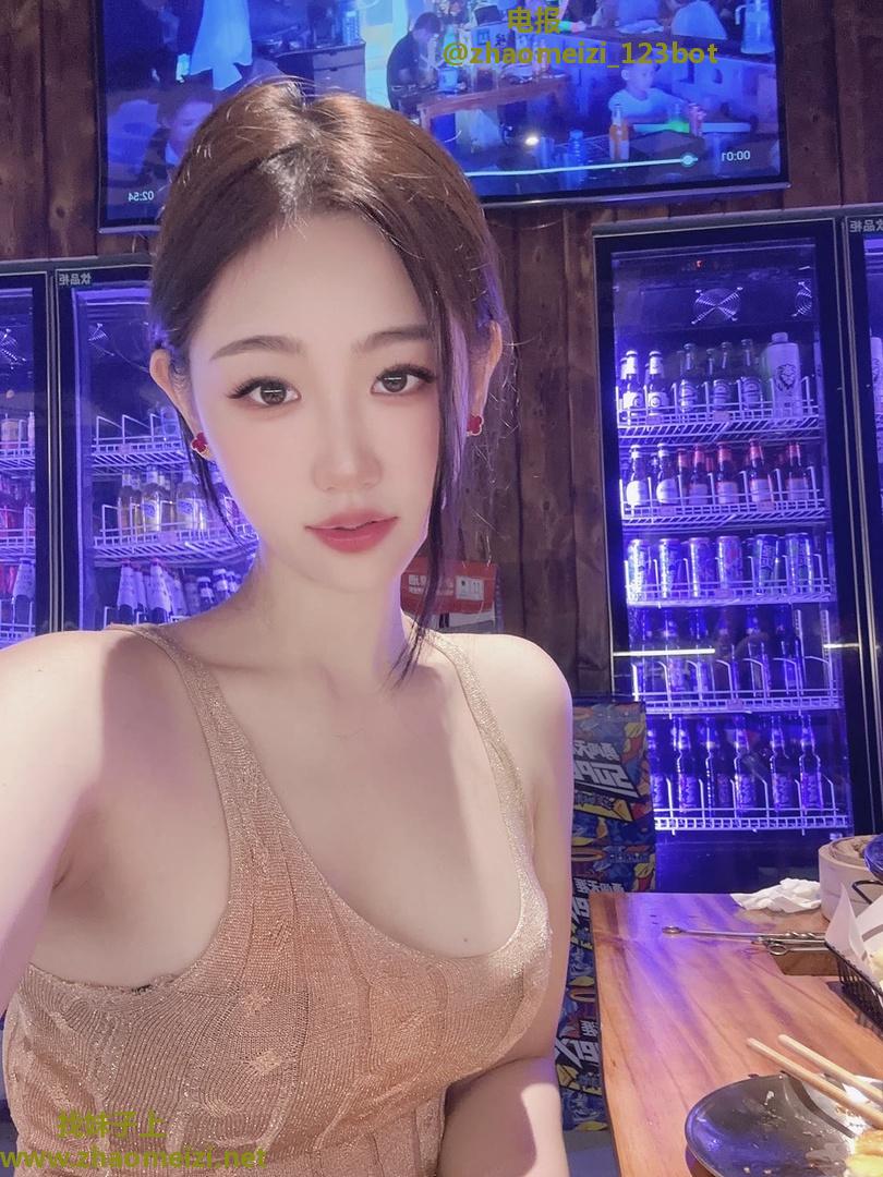 丰满迷人少女极品骚货