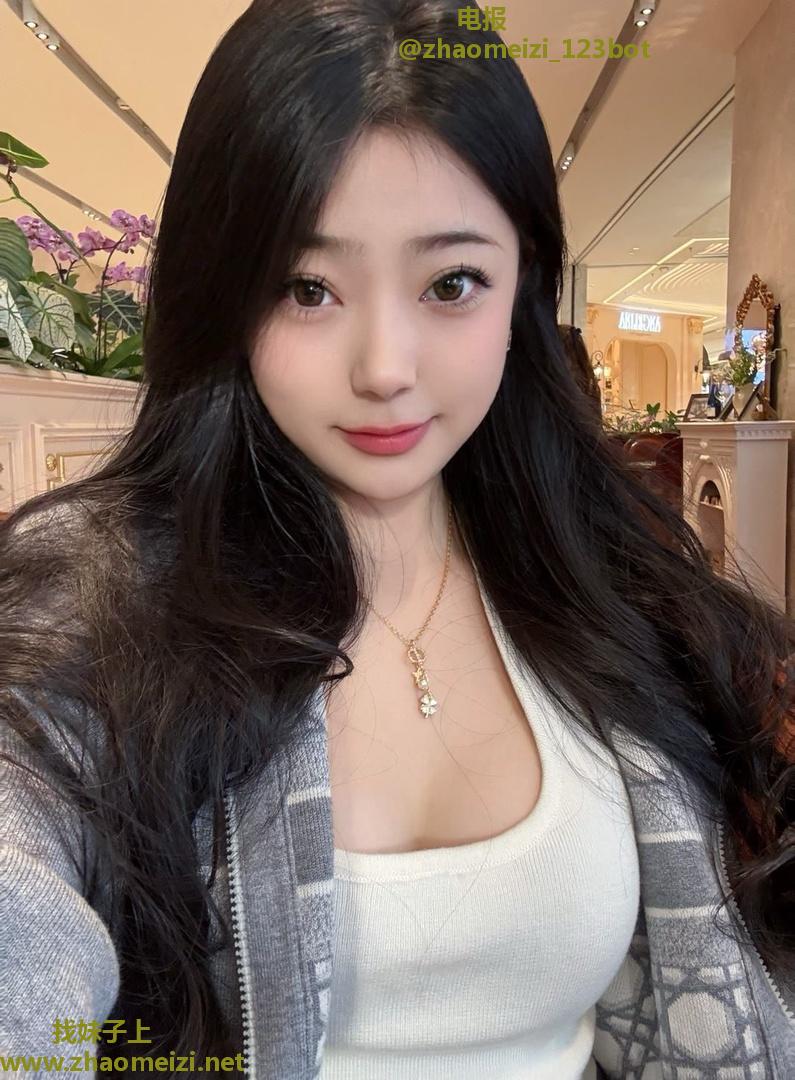 体验风骚完美身材 小妹