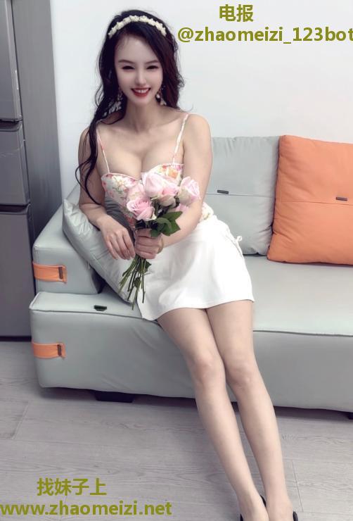 特色水墨大胸骚逼甜甜