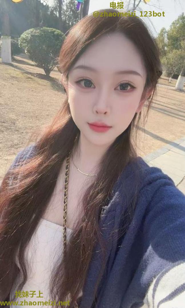 胸大后翘性感小尤物