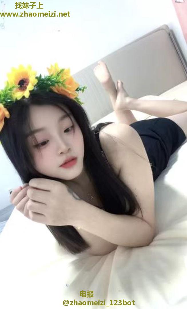 00后白皙长腿小姐姐