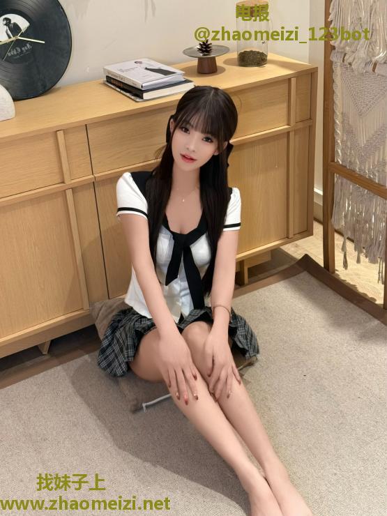 细腰大奶御姐李小璐