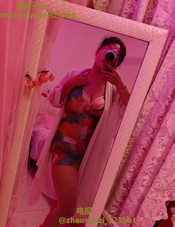 福田巨乳轻熟女榨汁机