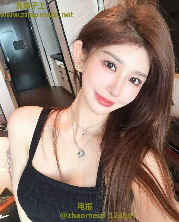 大胸长腿网红款妹妹