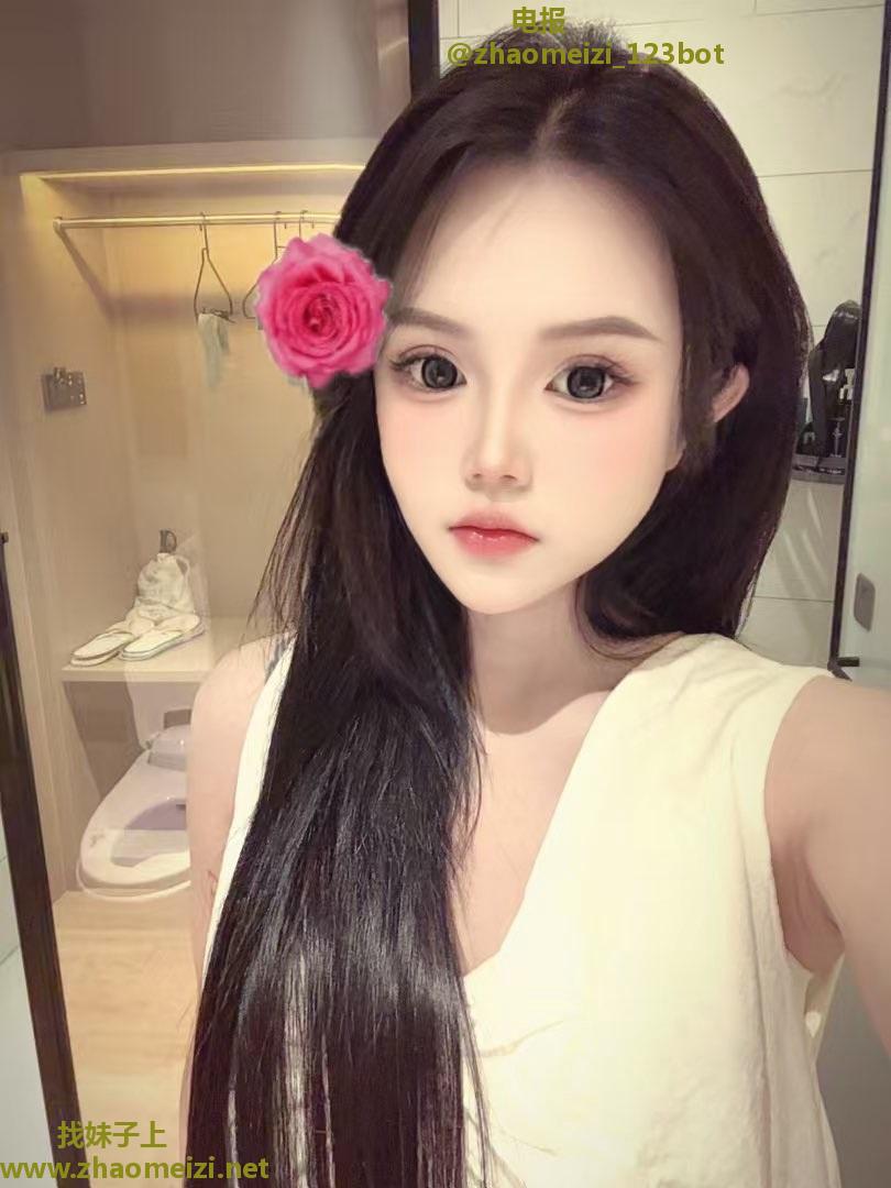 00后娇小玲珑妹子