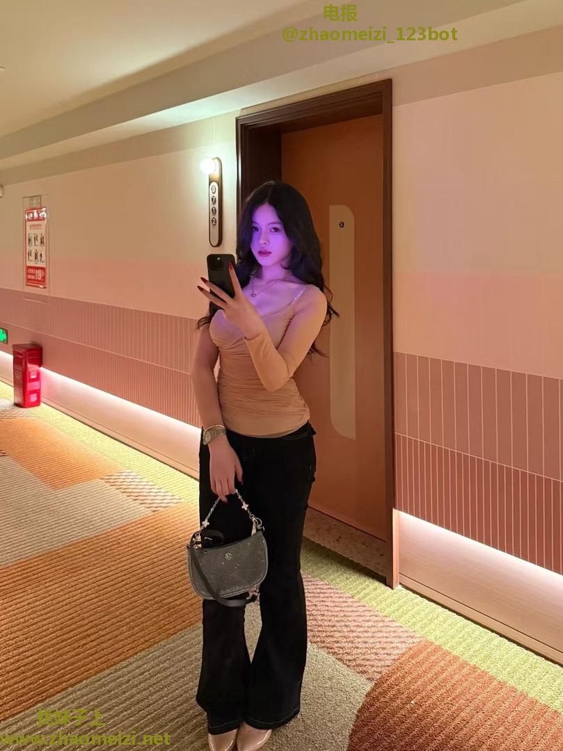 风韵迷人风骚姐姐