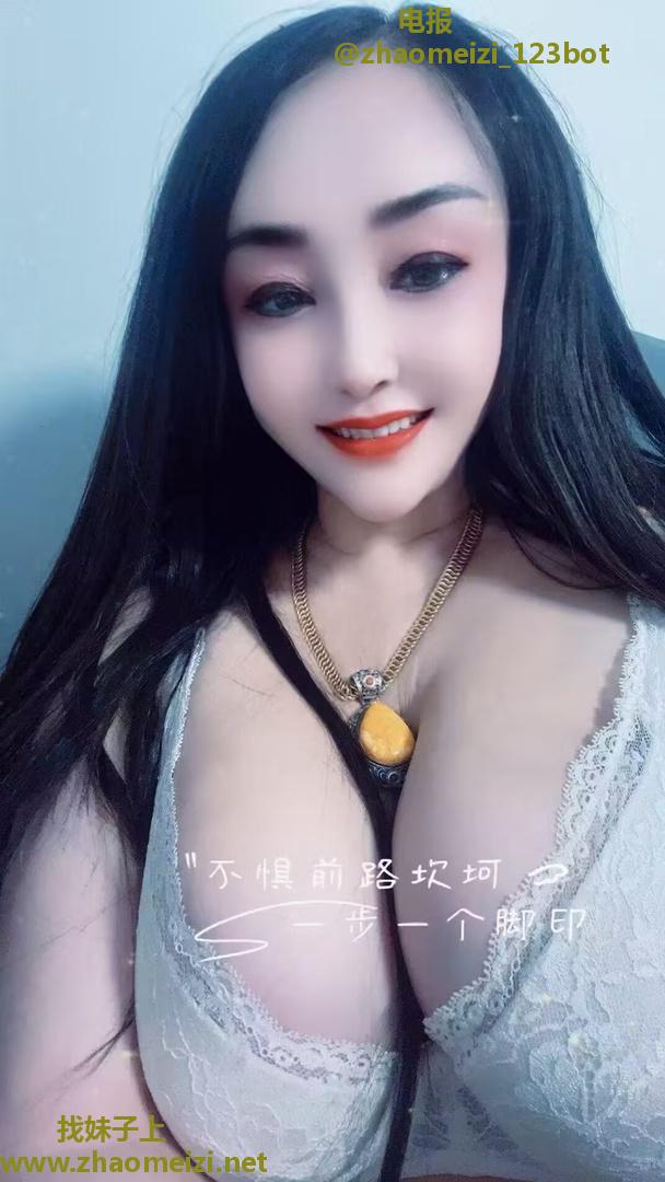 服务系巨乳姐姐大幂幂