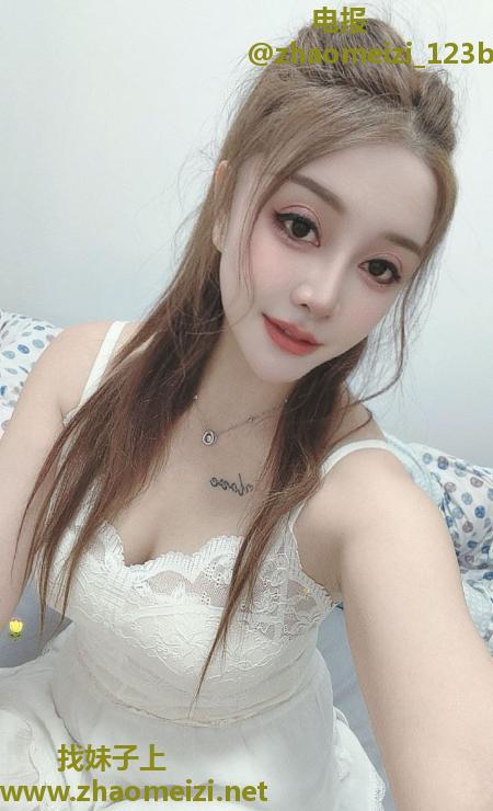 肤白女友感丽莎