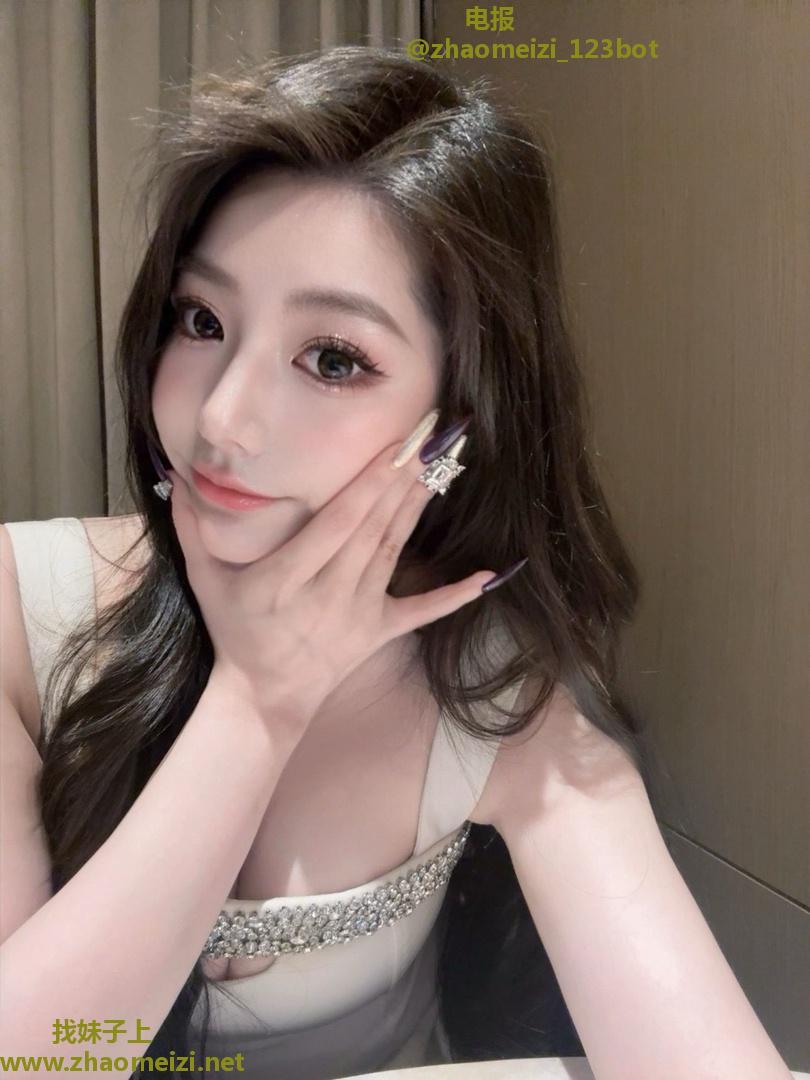 激情丰满白虎兼职小妹