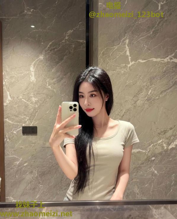 徐东蜜桃臀小姐姐