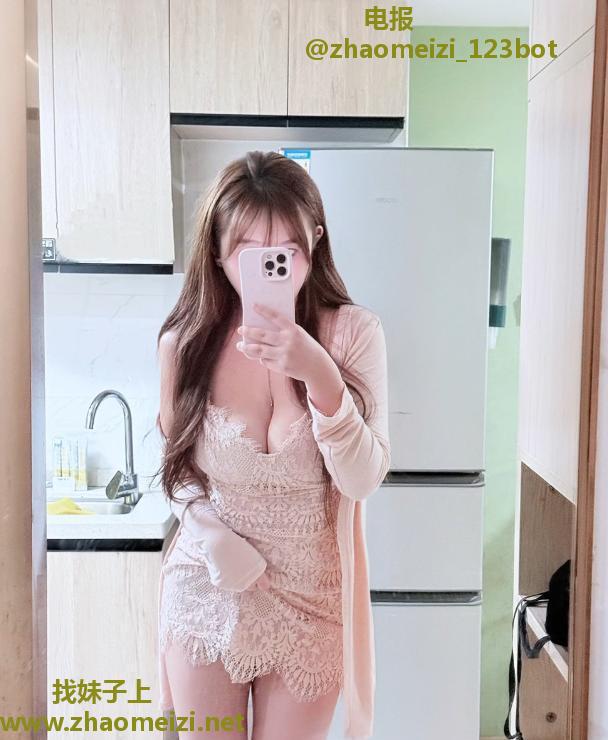 胸大屁股翘的豆豆