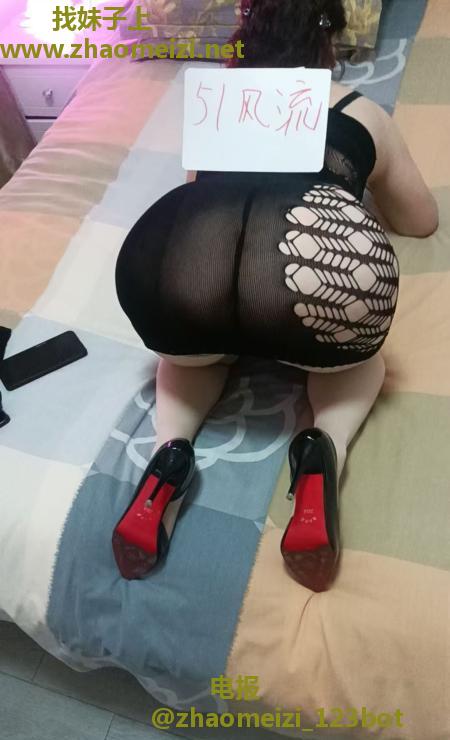 西湖巨乳翘臀熟女