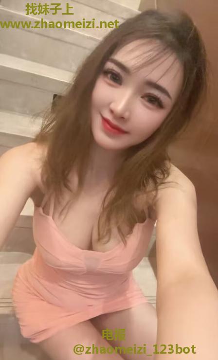 潭村蜜桃臀小姐姐