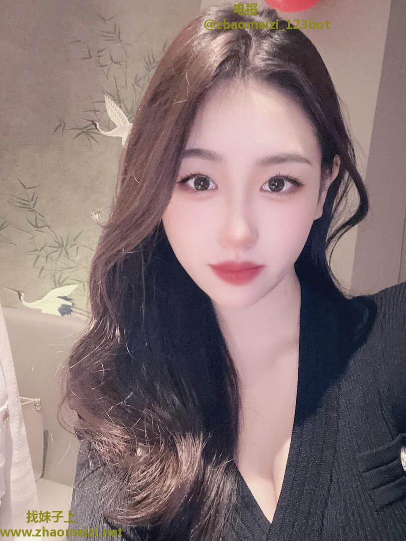 宝山极品多水淫荡白虎小妹