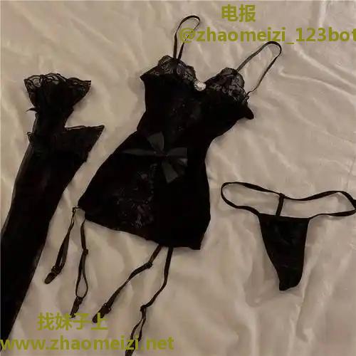 蜜桃臀起飞降落软妹倩倩