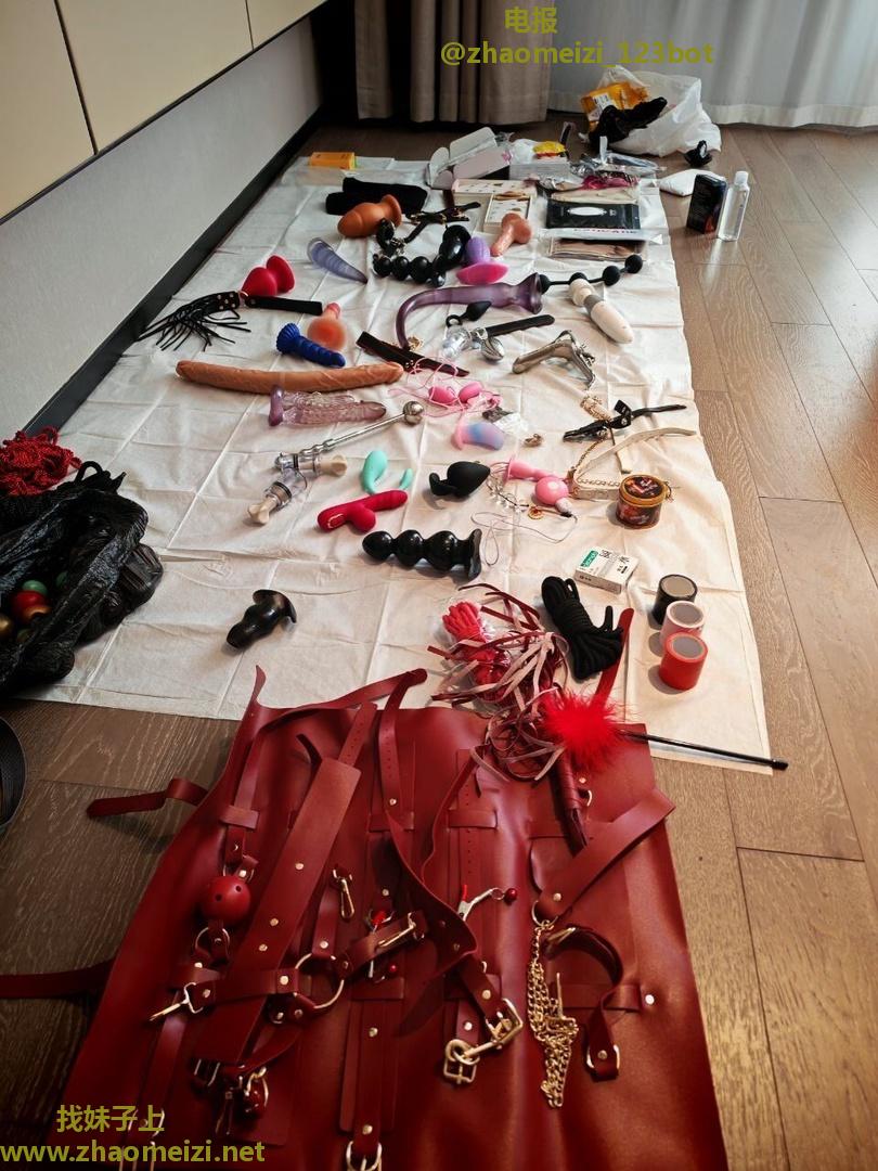 三通Sm拳交人妻母狗哺乳