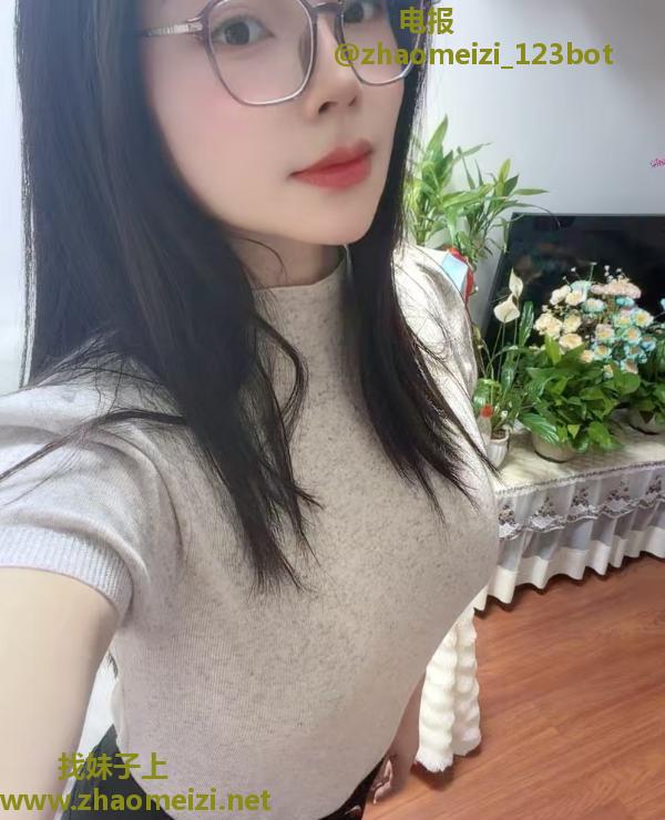 南山气质大胸御姐