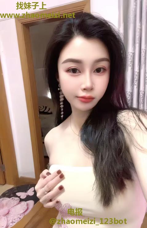 服务系美女妮儿