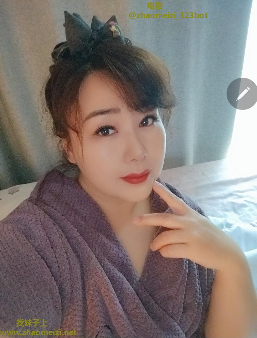 双井超级肥臀美女