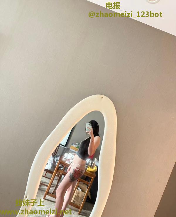 颜射口爆好身材嫩妹