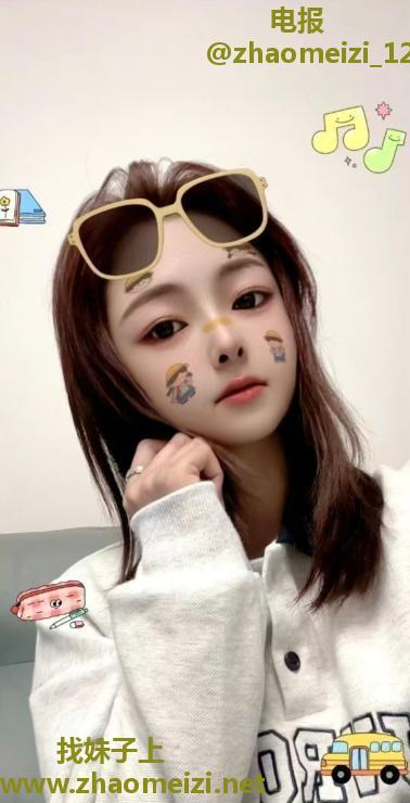 制服小翘臀倩倩