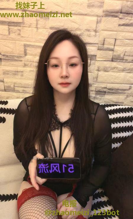 武进巨乳眼镜少妇