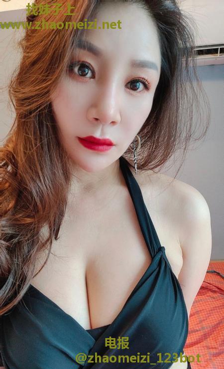 性感巨乳少妇红袖