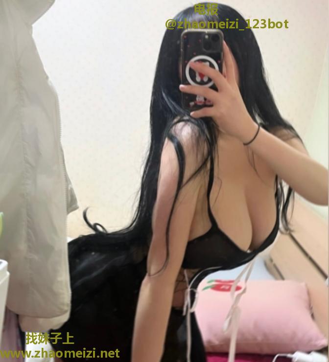 超好身材的大波嫩妹