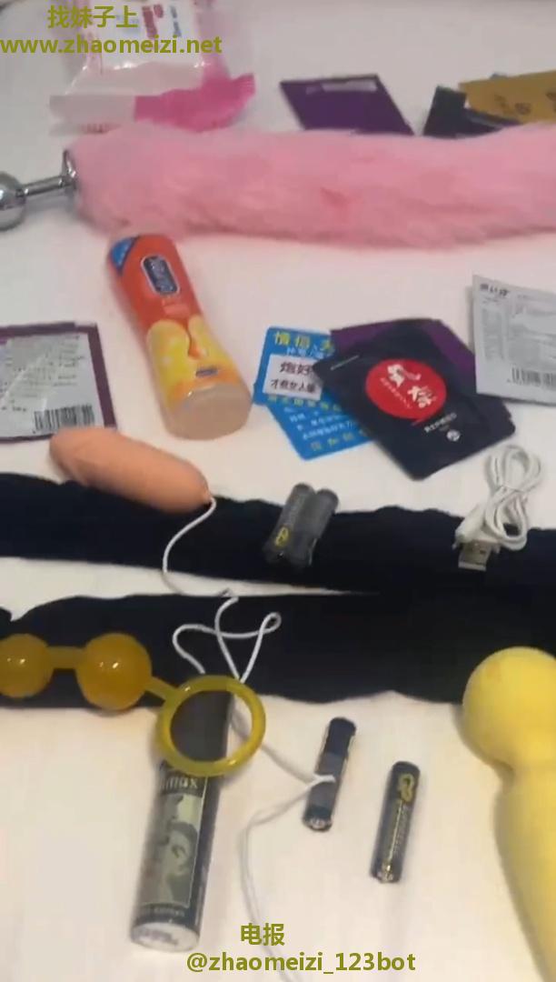 爱玩道具游戏的婧婧