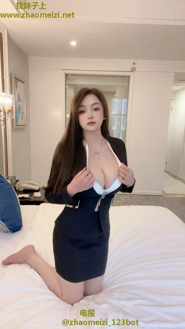 实战气质粉嫩大咪咪小骚货