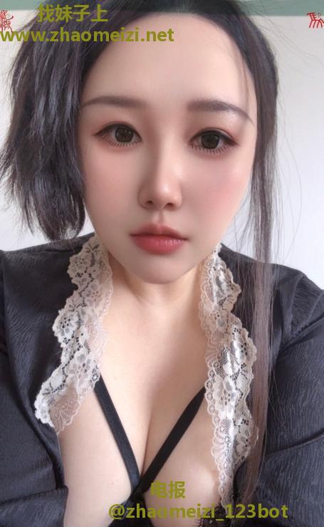 黑丝丰满小姐姐