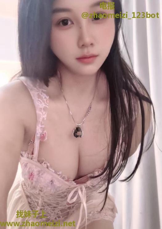 制服调情少妇在兼职