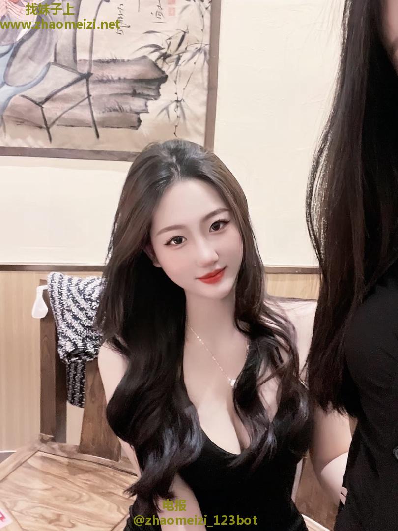 丰满长腿密桃臂韵味御姐