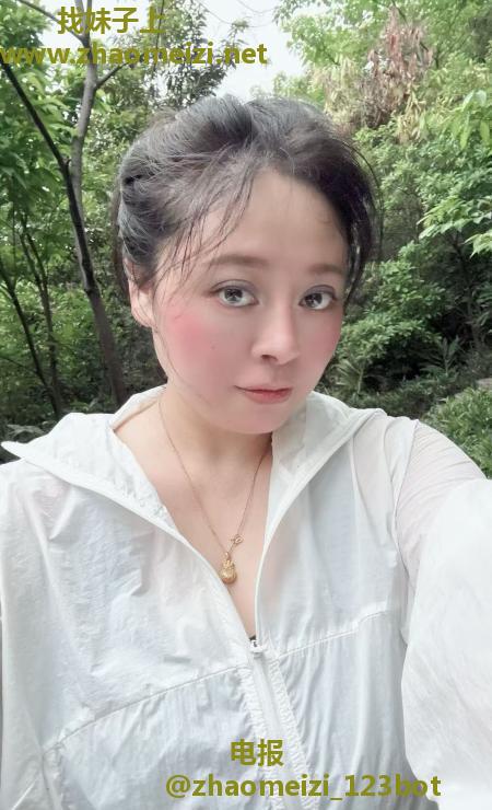 上梅林大奶重庆妹子