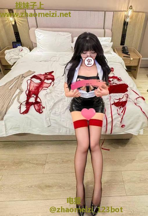 清纯反差颜值嫩妹