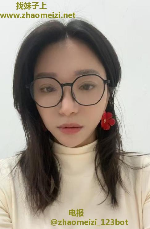 上城眼镜少妇小画