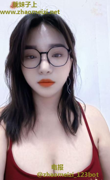 上城眼镜少妇小画