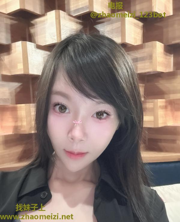 小店温柔反差少妇