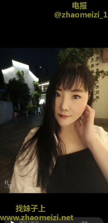 皮肤光滑微胖三通少妇