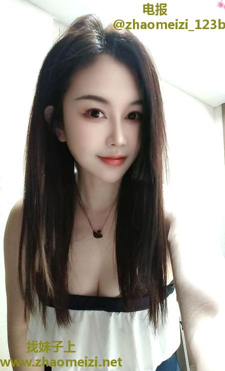 苗条性感少妇