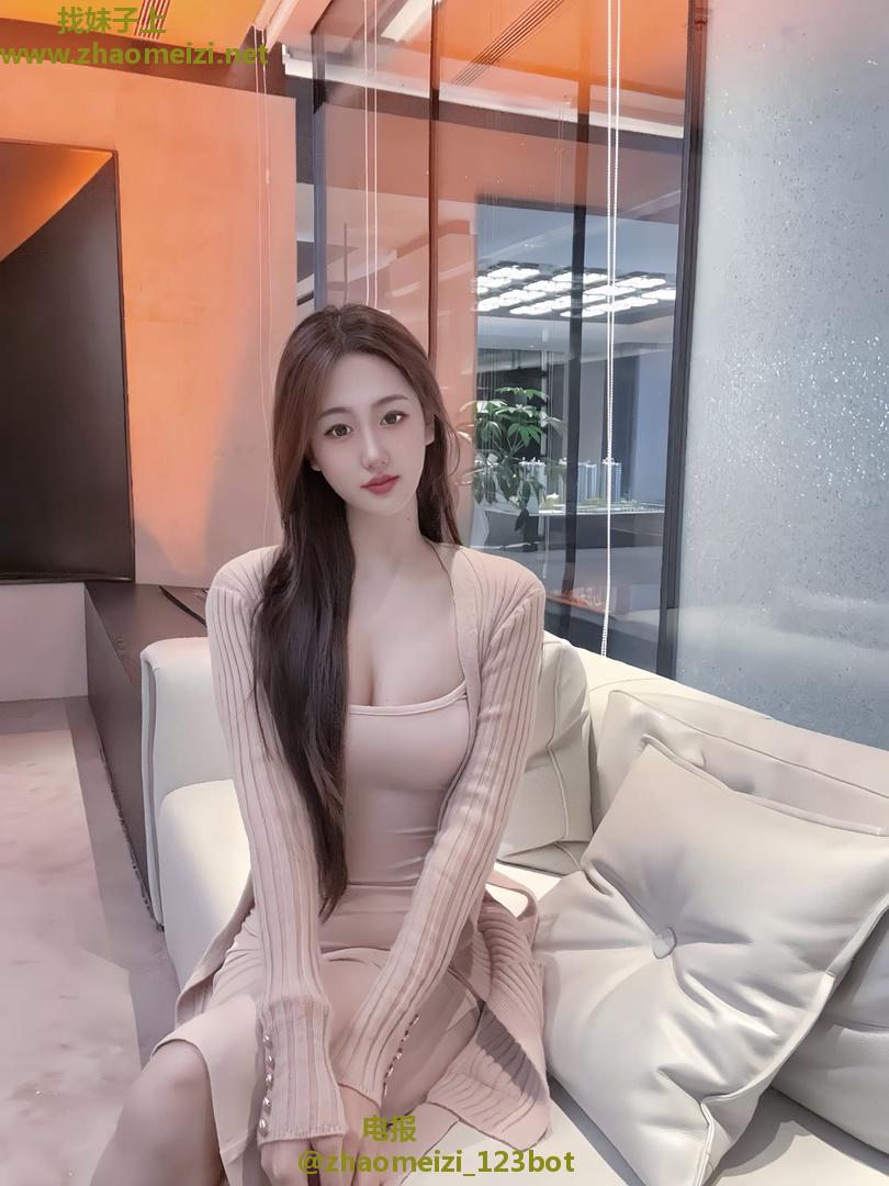 激情白虎丰满兼职小姐姐