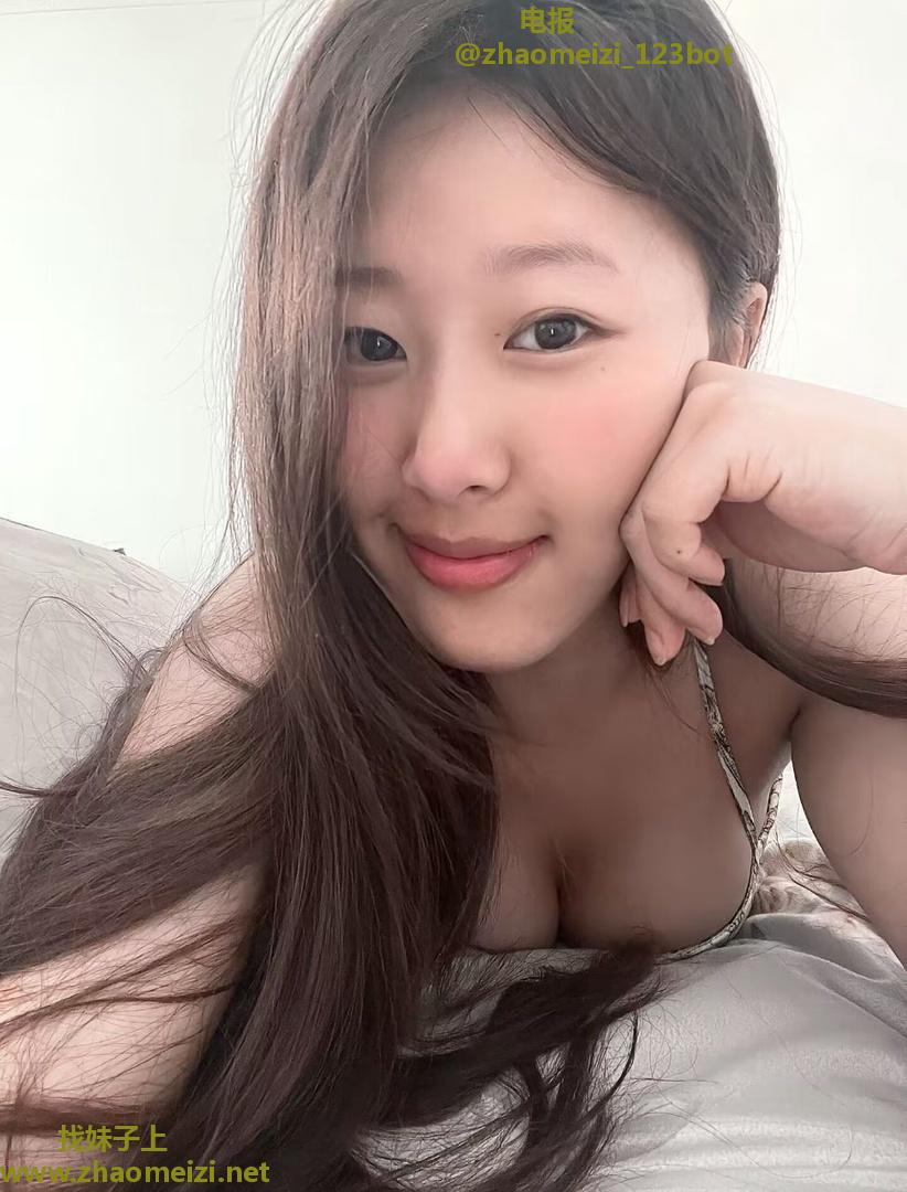  巨乳白领妹妹在外做兼职