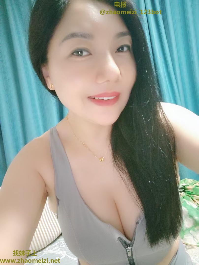 一线天美鲍小少妇