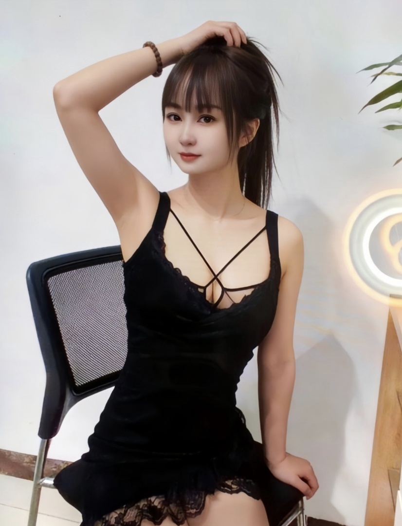 气质美乳翘臀七七