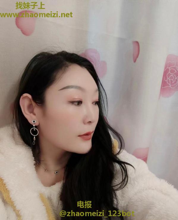古美巨乳丰满少妇