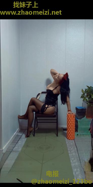 大奶三通骚妇