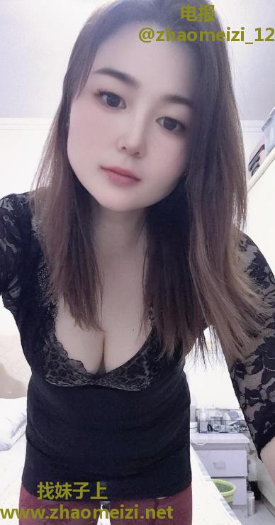 金水舌吻性感小少妇